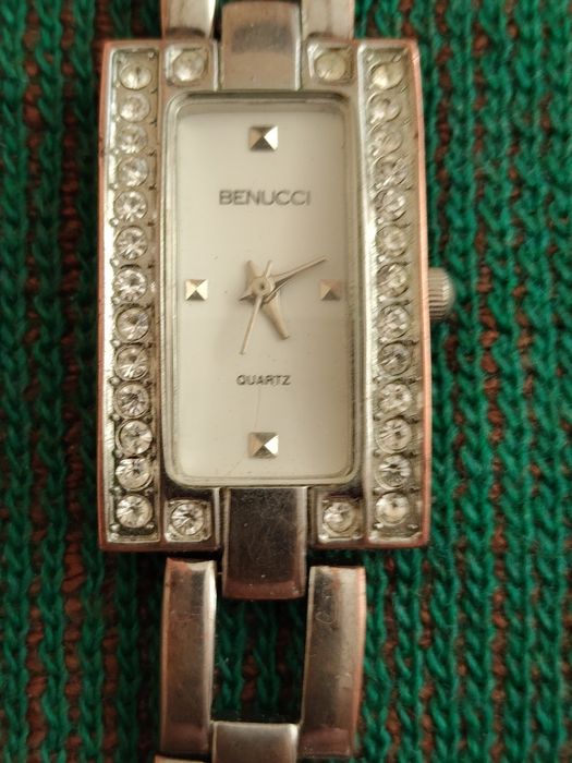 2бр дамски часовници ролекс и белучи