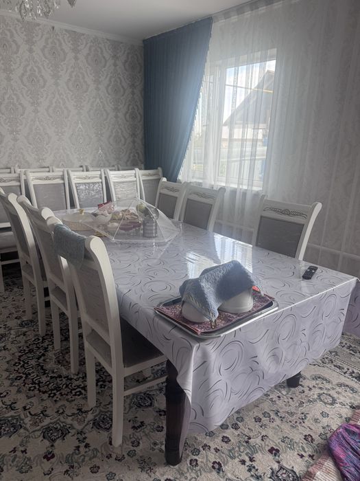 Длинный стол для зала