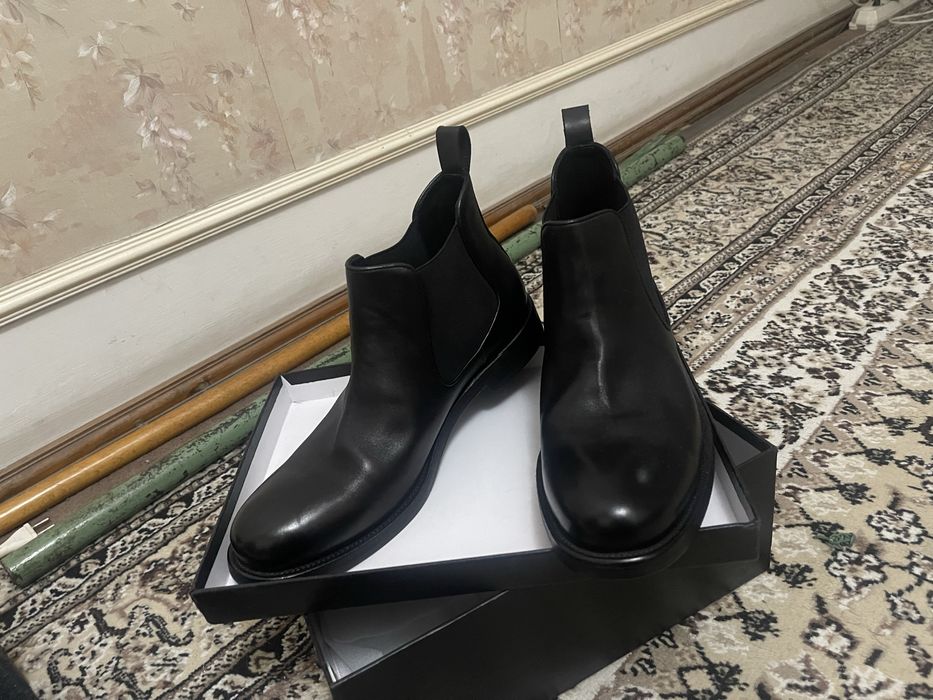 Новые очень красивые кроссовки размер 42 43 надо мерить