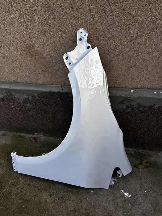 Aripă stânga față toyota corolla e21.sedan.