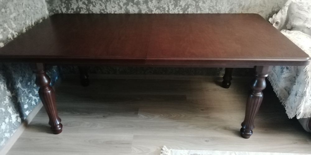 Стол гостиный 200000тн, стулья 150000тн