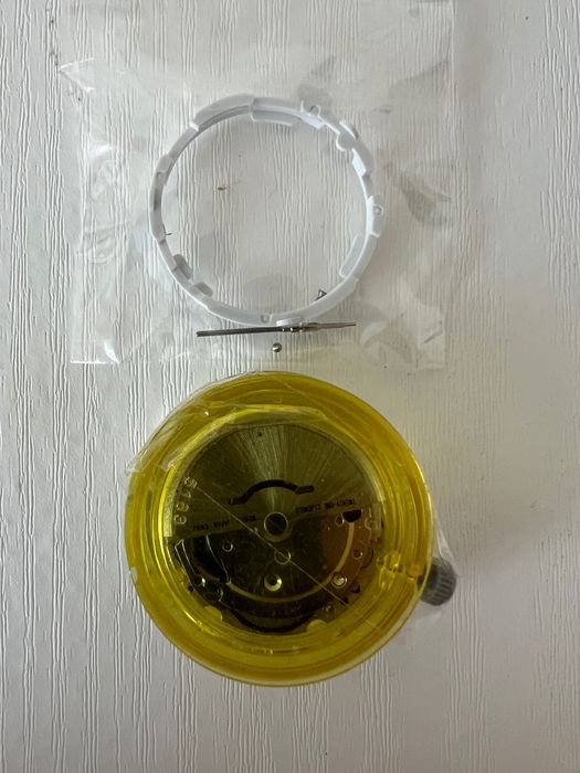 Механизъм Seiko NH36 Механизъм Miyota 8215