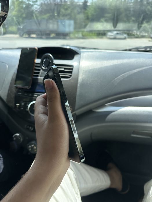 Iphine 12 pro max 81%