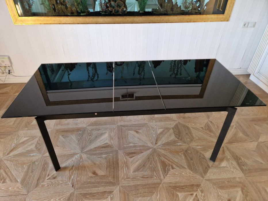 Срочнр продам стол для гостиной