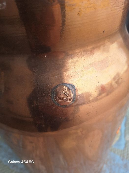 Голям меден съд за мляко