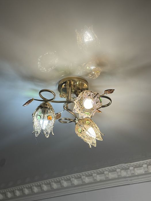 Люстры разные в хорошем сост