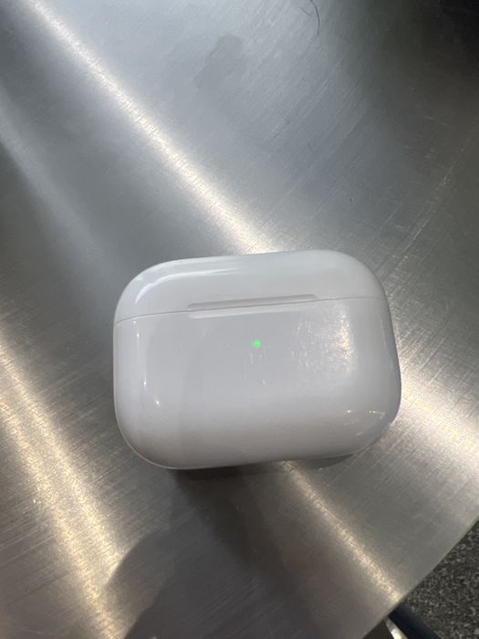 AirPods Pro 2 б/у (правый наушник, кейс)