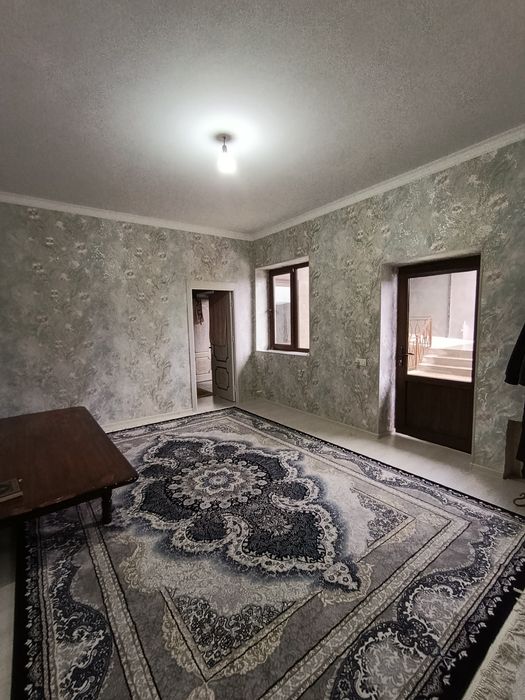 Hovli sotiladi 2.8 sotk 1 zal 3 ta spalniy 2 ta sanuzl 1 ta padvl