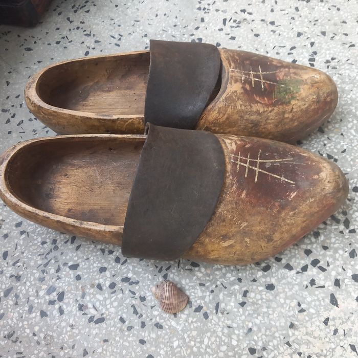 Ретро декорация дървени обувки сабо театрални сценични  налъми украса