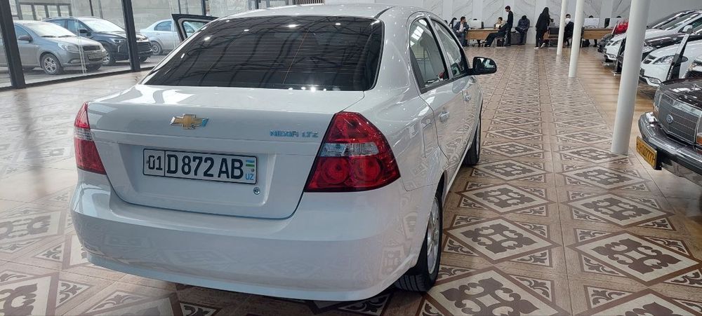 Нексия 3поз ат сотилади