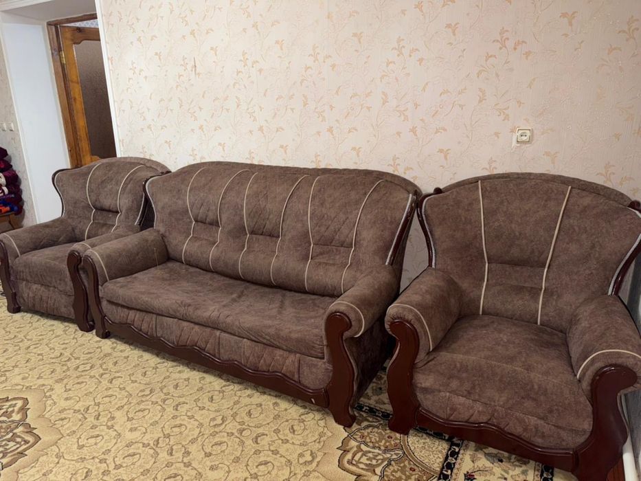 Диван + 2 кресло (3+1+1) жақсы жағдайда
