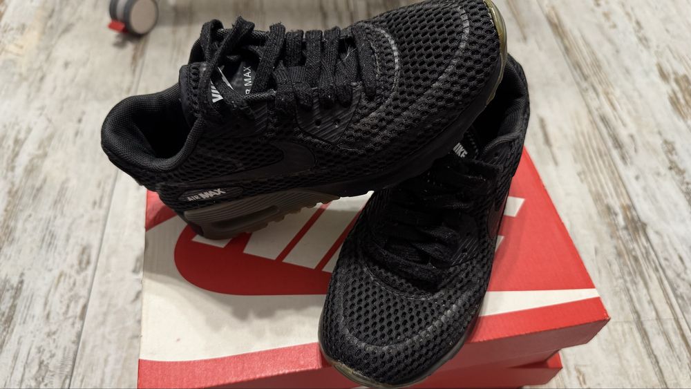 Nike обувки          .