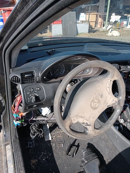 Dezmembrez Mercedes c-class 320