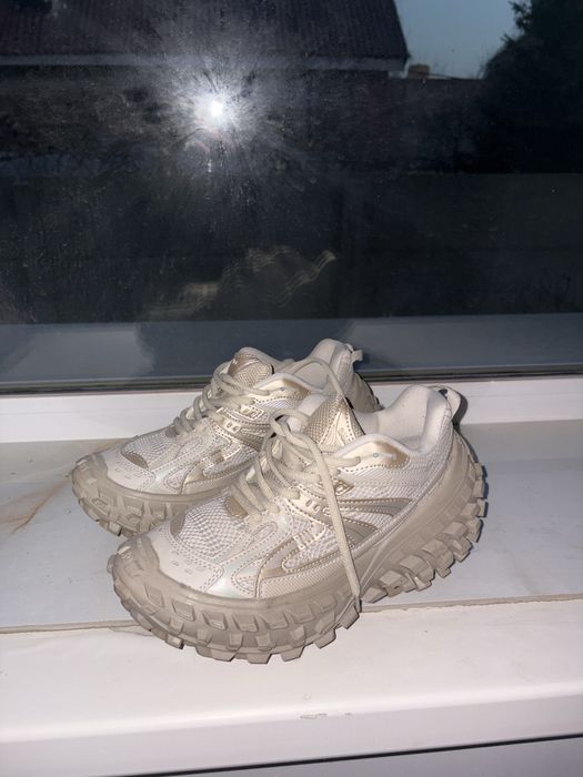Продам balenciaga defender