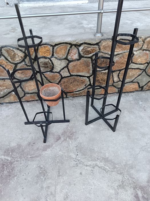 Gul tuvaklar uchun stelaj