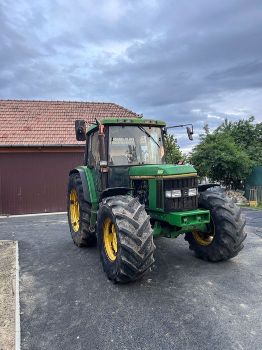 De vânzare John deere 6400