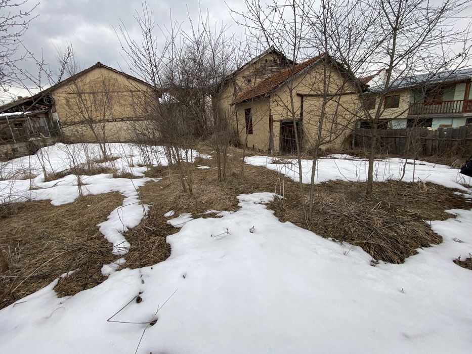 Имот с постройки в гр.Батак