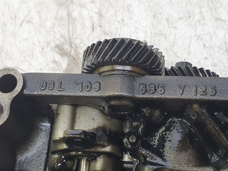 Pompa ulei 03L103537 Volkswagen Passat B6 (2005 - 2010) 2.0 tdi BMP
