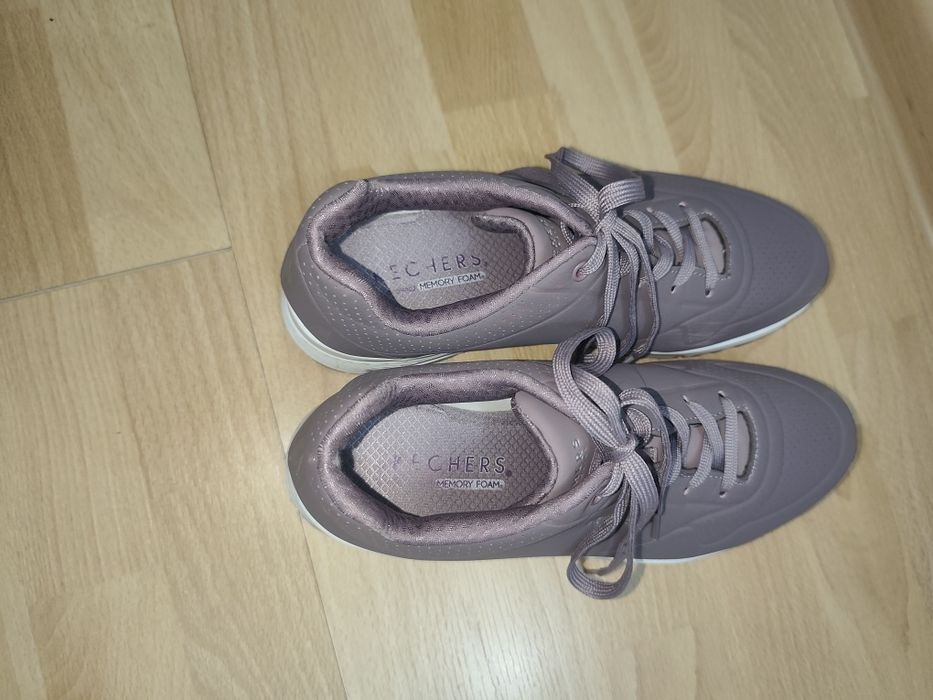 Adidasi roz Skechers m. 39,5