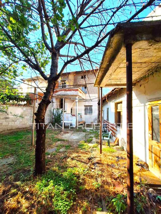 Двуетажна къща в Кричим