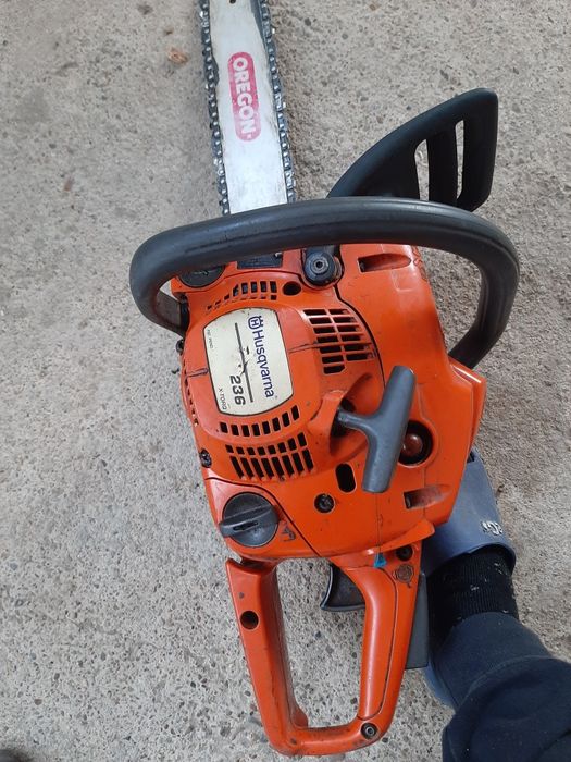 Vând drujba husqvana 236