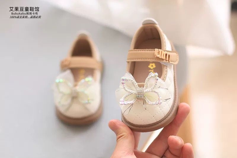 Туфли детские бежевые новые