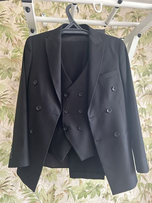 Костюм тройка черный 44 размер