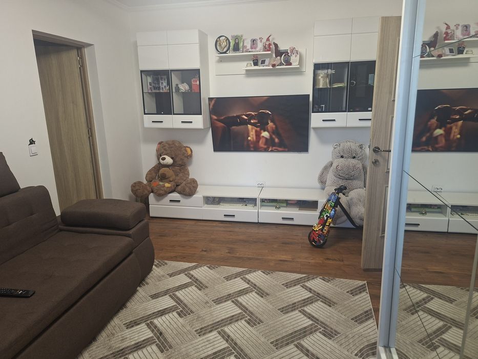 VAND apartament 3 CAMERE MOBILAT/UTILAT stradal in cartier CRAIOVEI,PR