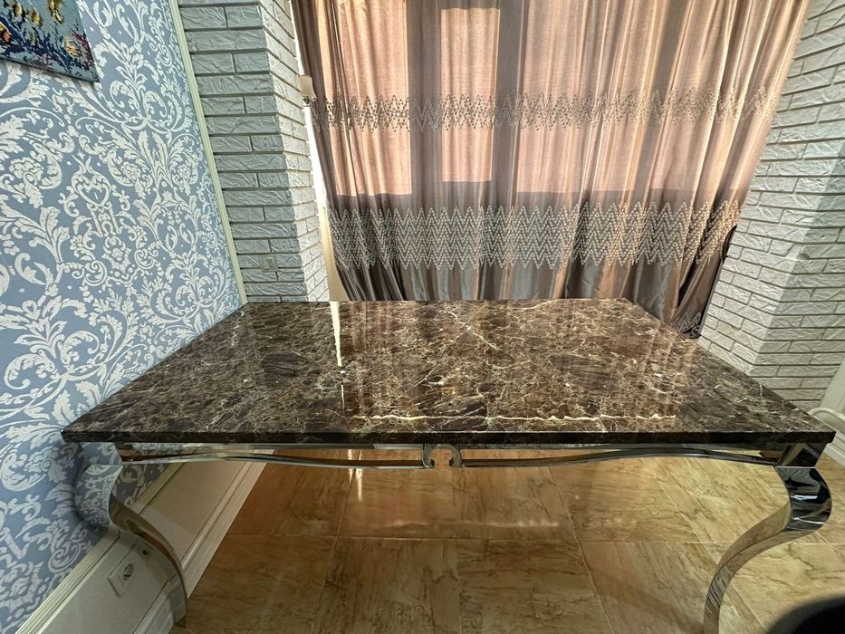 Срочно продам мраморный стол