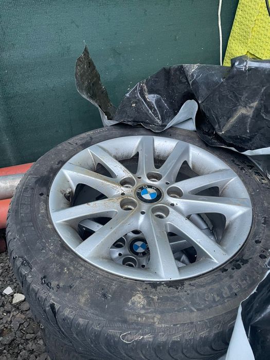 Vând jante cu cauciucuri de iarna