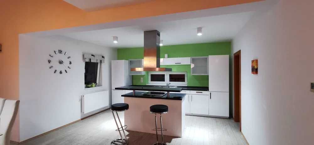 Închiriez casa 5 camere cu toate utilitățile, 10 km de Oradea