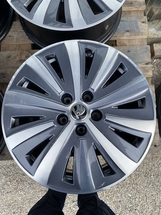 17 цола 5 х 112 мм Шкода , Skoda Superb , Oktavia , VW Фолксваген