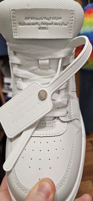 Adidasi out of office triple white