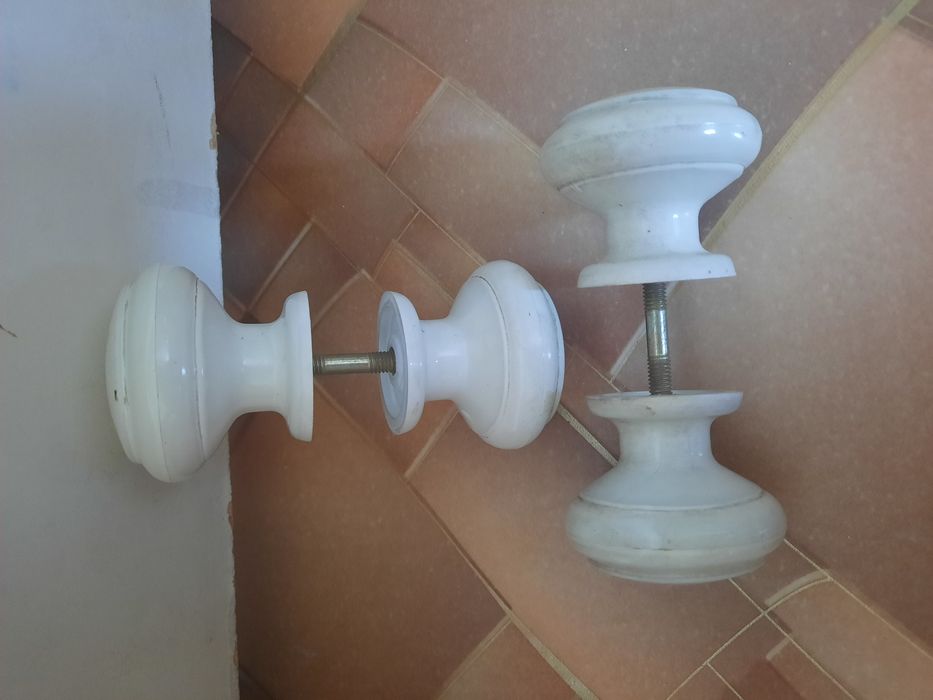 Ручка и петли для двери .