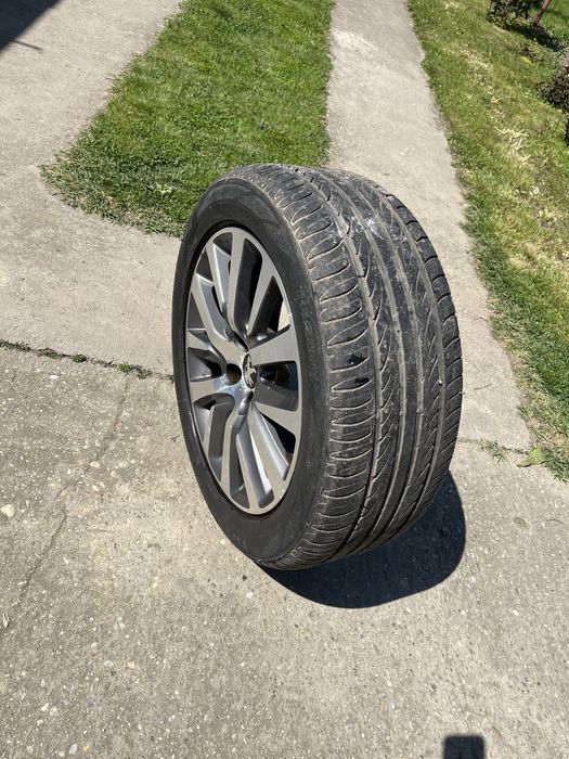 Vamd roti  aliaj cu anvelope de vara originale Peugeot 215/55/R17
