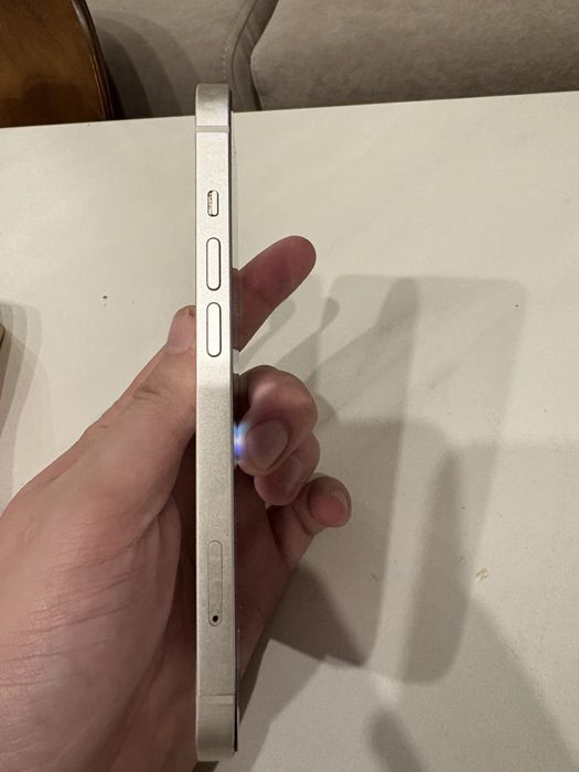 iPhone 13 128GB Starlight (белый)