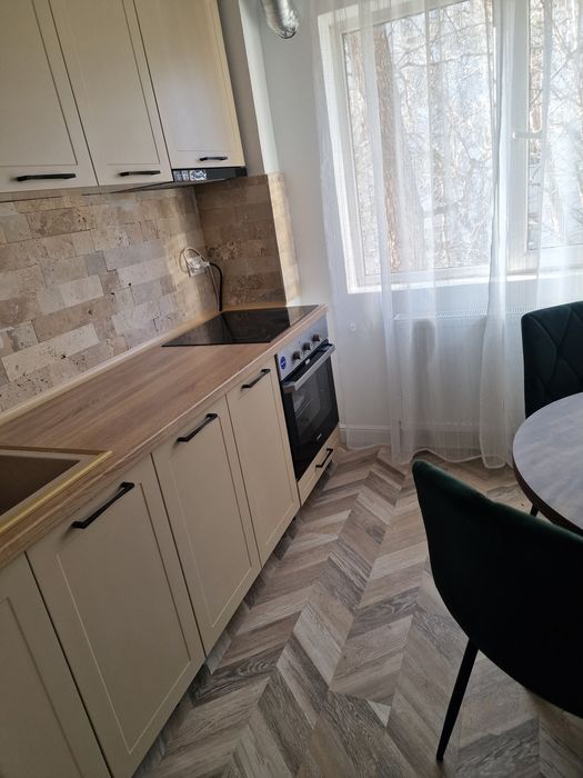 Apartament cu 3 camere de inchiriat