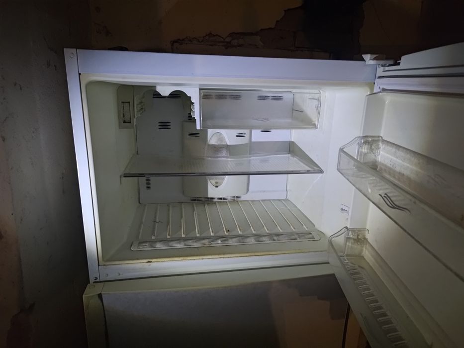 Холодильник большой