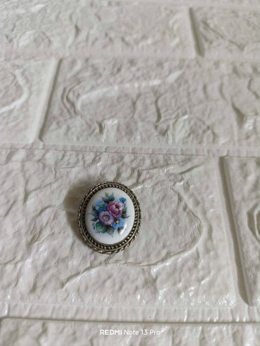Vintage Ръчно рисувана брошка