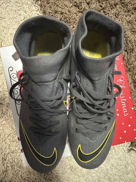 Vand crampoane,nike!