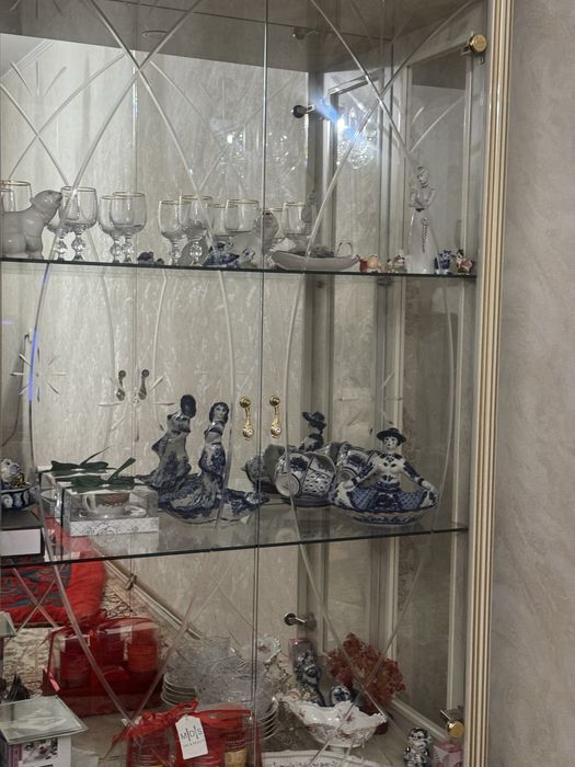 Продам посудный шкаф