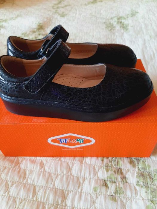 Супер шикарные, кожаные туфли на девочку!