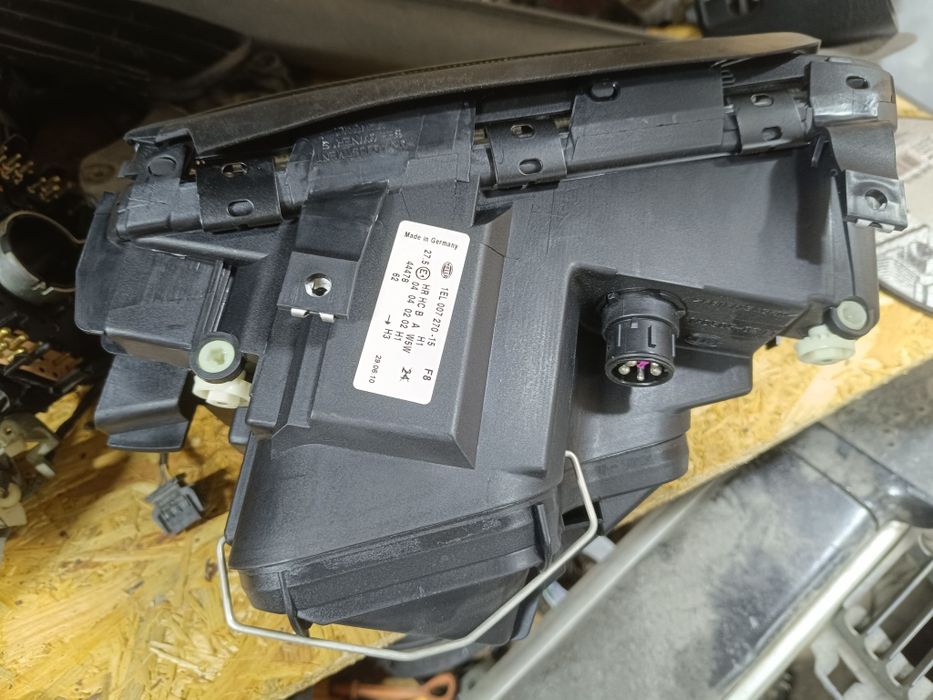 Фара левая Ауди А6 С4