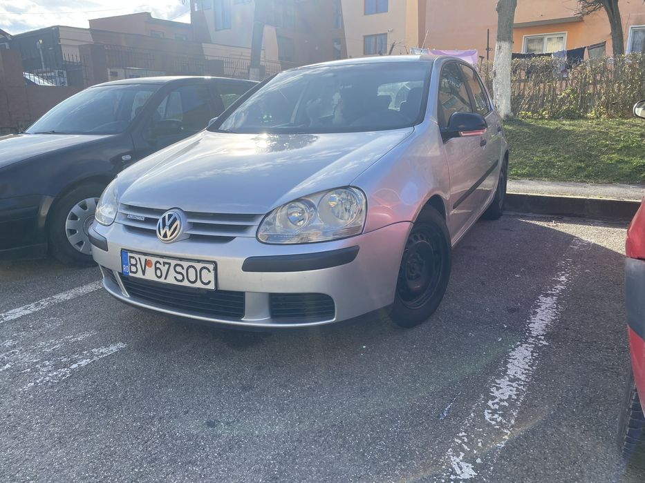 Vând glof 5 an 2009 motor de 1.9 pretul 2500