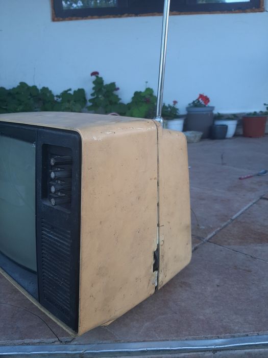 Televizor Junoszt din 1990 (ANTICHITATE)