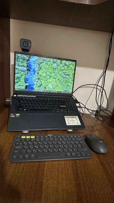 ASUS VivoBook M6500QC