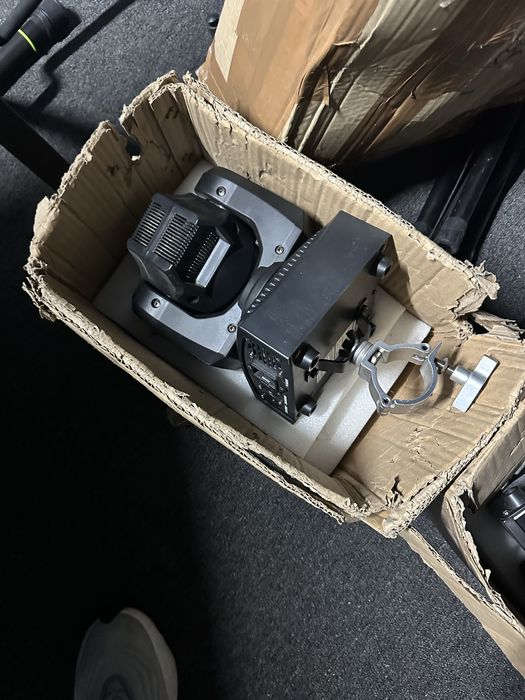 Vand schela echipata cu lumini sau schim cu topuri RCF active