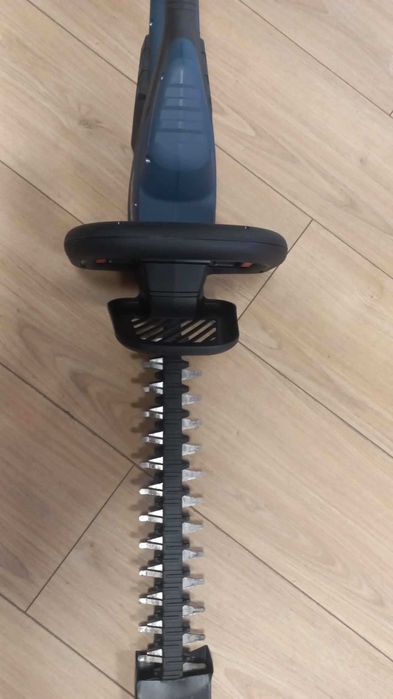 RESIGILAT Foarfeca pentru gard viu Bosch GHE 18V-60 fara acumulator