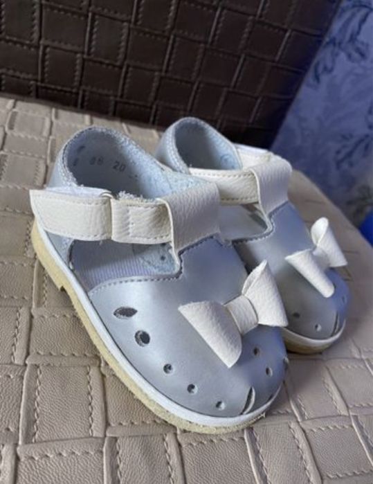 Продам обувь детскую