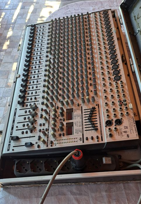 Vând mixer beringher